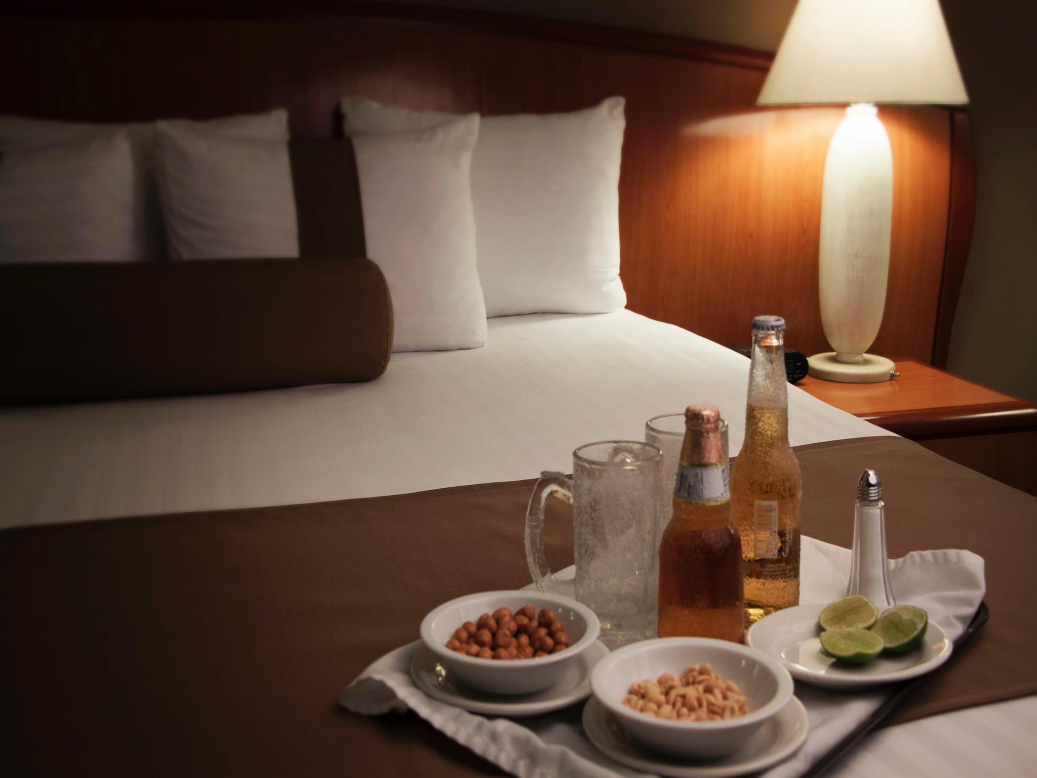 มีซิออน โตเรโอ เซนโตร เด กอนเบนซิโอเนส Hotel Naucalpan de Juarez ภายนอก รูปภาพ
