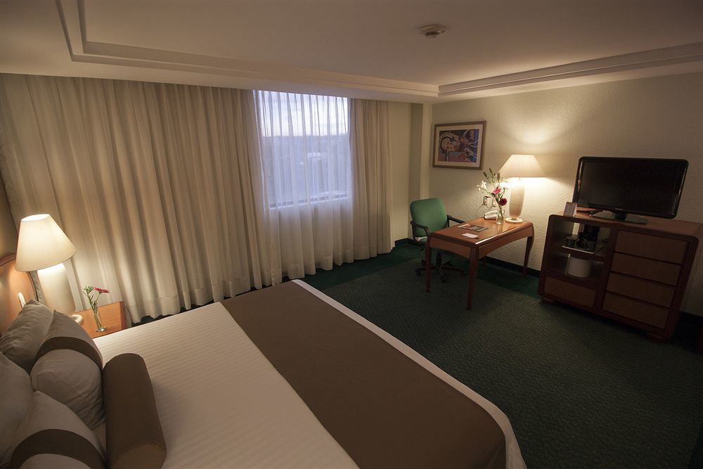 มีซิออน โตเรโอ เซนโตร เด กอนเบนซิโอเนส Hotel Naucalpan de Juarez ภายนอก รูปภาพ