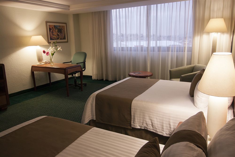 มีซิออน โตเรโอ เซนโตร เด กอนเบนซิโอเนส Hotel Naucalpan de Juarez ภายนอก รูปภาพ